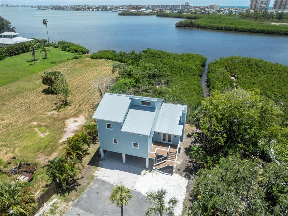 For Sale: $999,997 (4 beds, 2 baths, 2252 Square Feet)