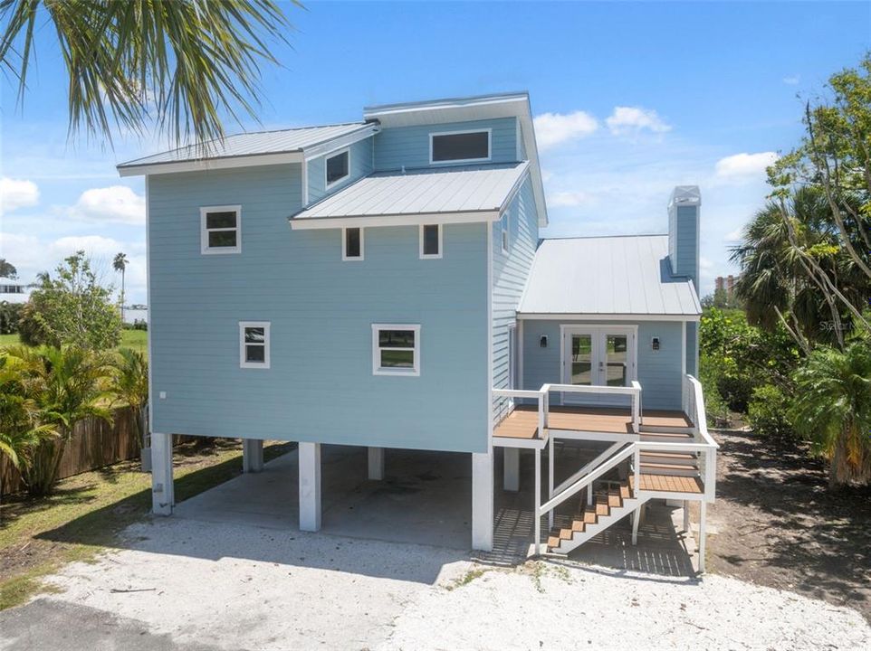 For Sale: $999,997 (4 beds, 2 baths, 2252 Square Feet)