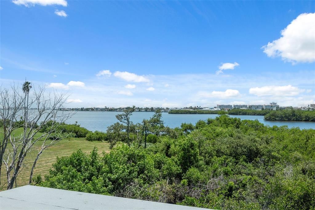 For Sale: $999,997 (4 beds, 2 baths, 2252 Square Feet)