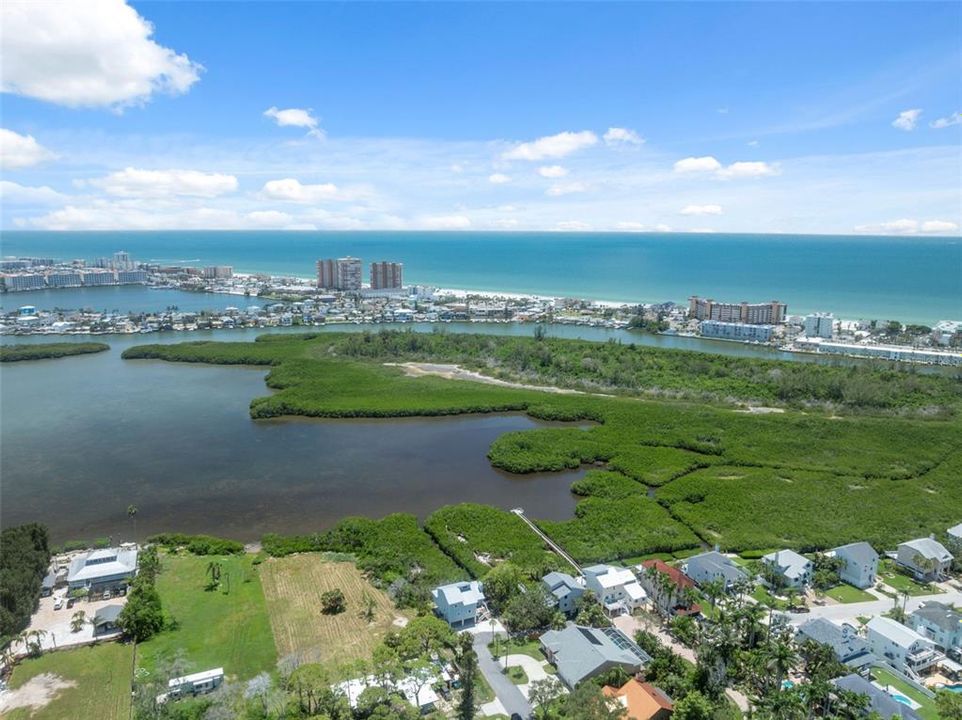 For Sale: $999,997 (4 beds, 2 baths, 2252 Square Feet)