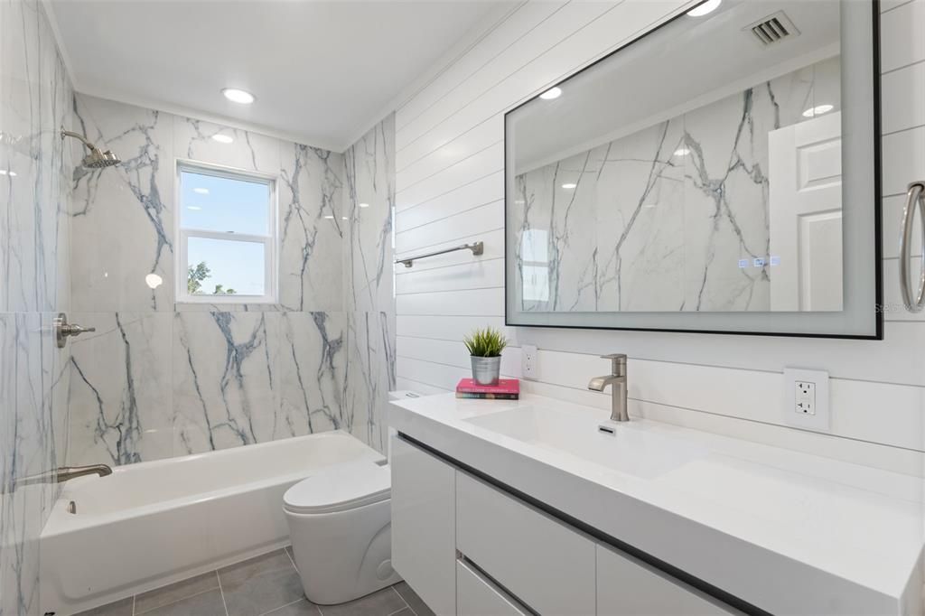 For Sale: $999,997 (4 beds, 2 baths, 2252 Square Feet)