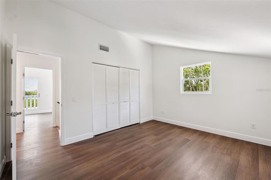 For Sale: $999,997 (4 beds, 2 baths, 2252 Square Feet)