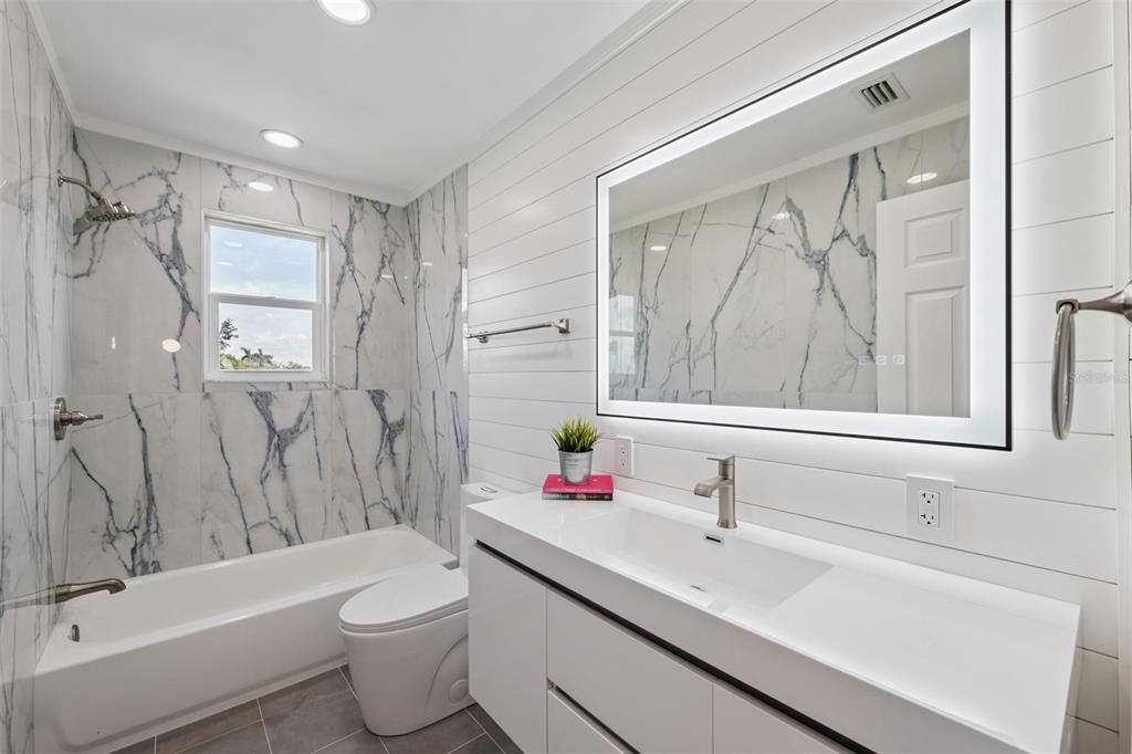 For Sale: $999,997 (4 beds, 2 baths, 2252 Square Feet)