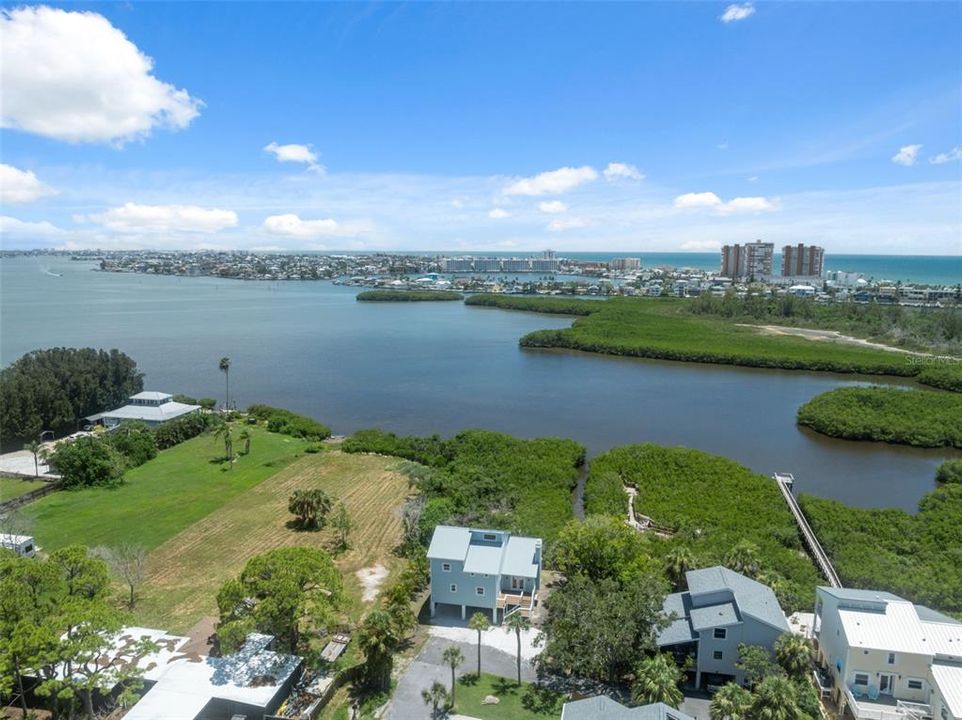 For Sale: $999,997 (4 beds, 2 baths, 2252 Square Feet)