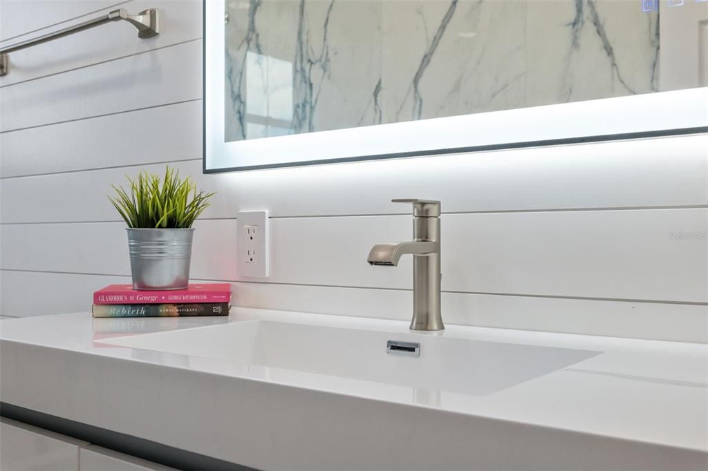 For Sale: $999,997 (4 beds, 2 baths, 2252 Square Feet)