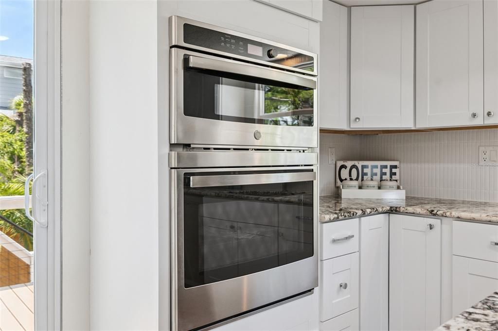 For Sale: $999,997 (4 beds, 2 baths, 2252 Square Feet)