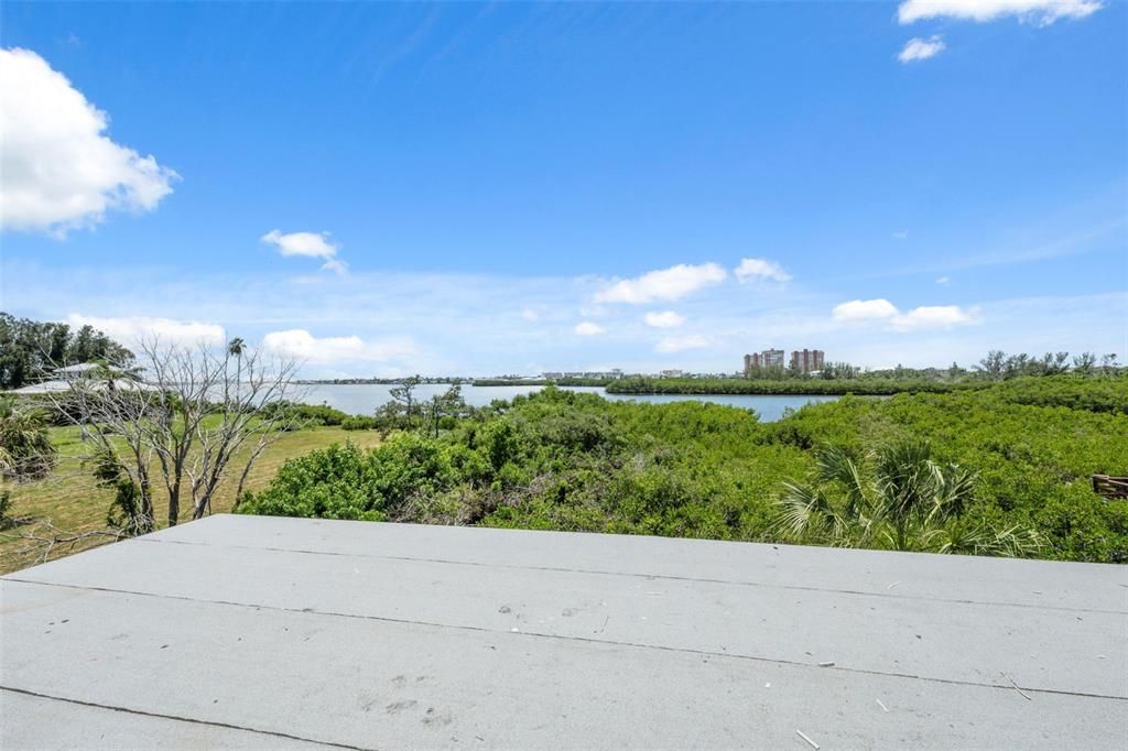 For Sale: $999,997 (4 beds, 2 baths, 2252 Square Feet)