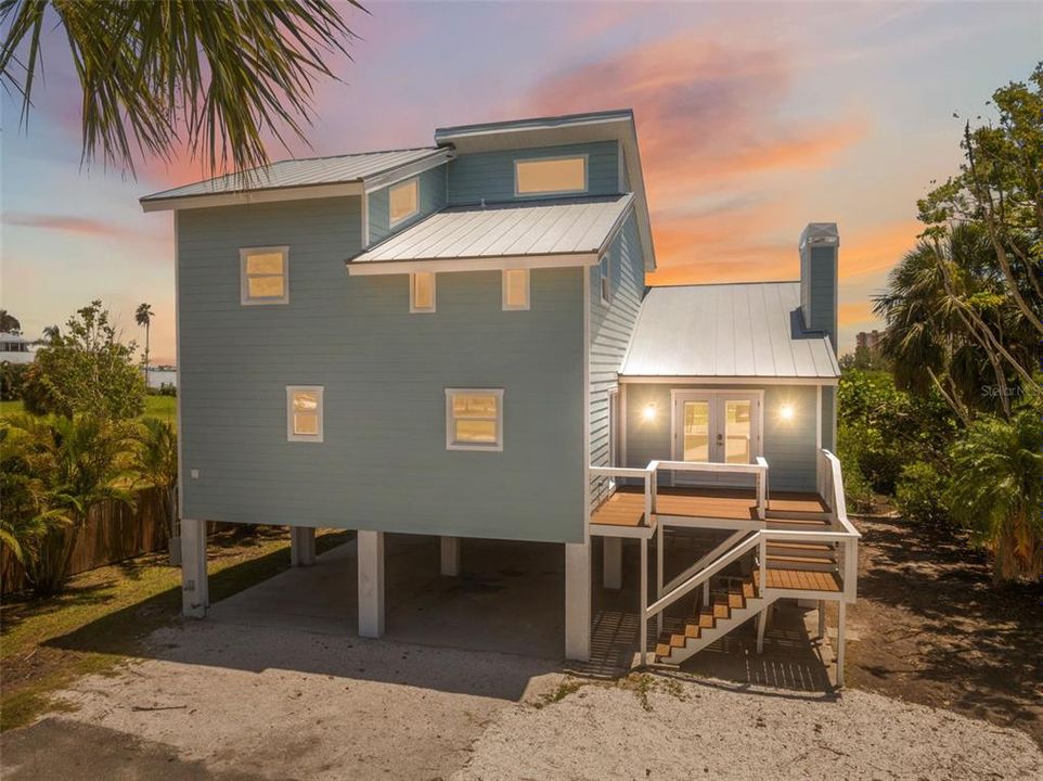 For Sale: $999,997 (4 beds, 2 baths, 2252 Square Feet)