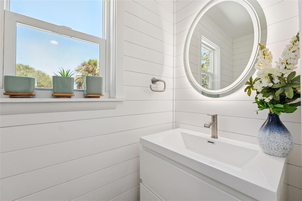 For Sale: $999,997 (4 beds, 2 baths, 2252 Square Feet)