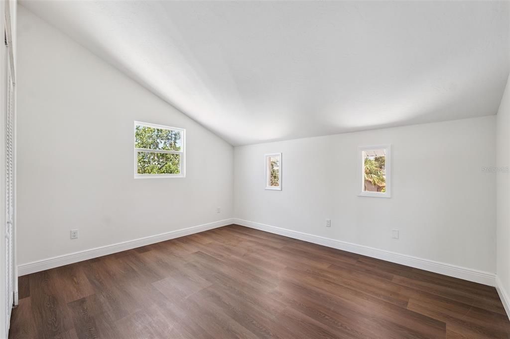 For Sale: $999,997 (4 beds, 2 baths, 2252 Square Feet)