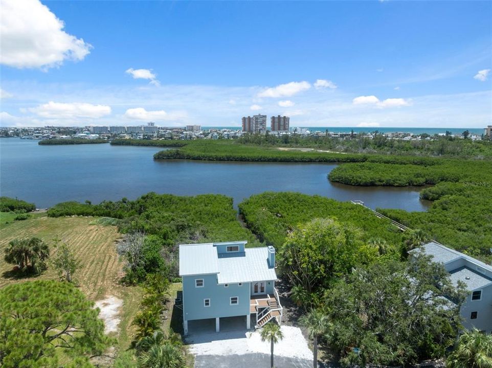 For Sale: $999,997 (4 beds, 2 baths, 2252 Square Feet)