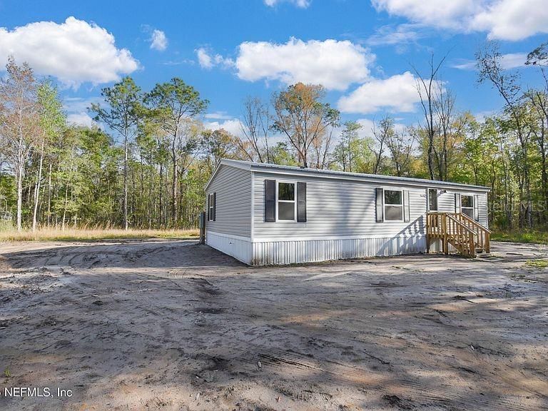 Recently Sold: $180,000 (3 beds, 2 baths, 1075 Square Feet)