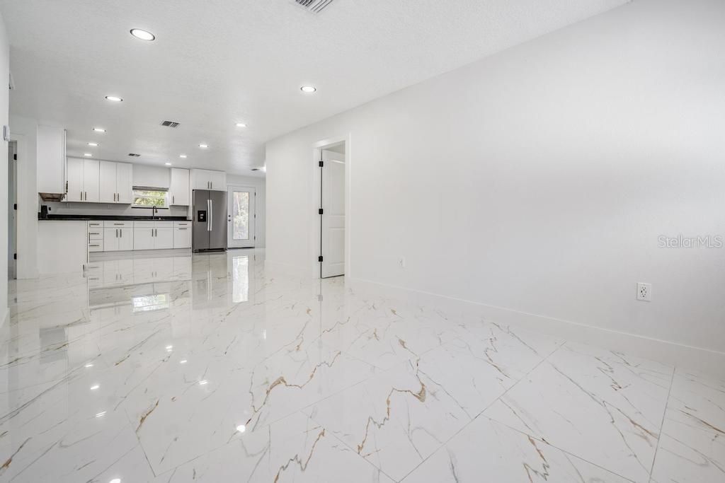 Activo con contrato: $499,000 (3 camas, 2 baños, 1666 Pies cuadrados)