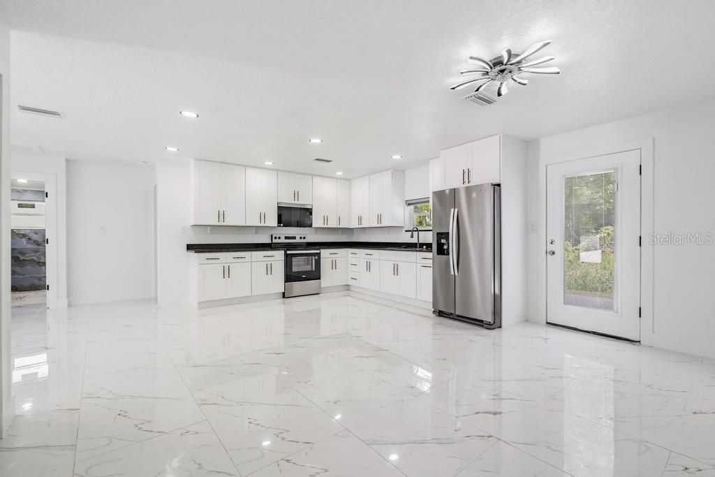 Activo con contrato: $499,000 (3 camas, 2 baños, 1666 Pies cuadrados)