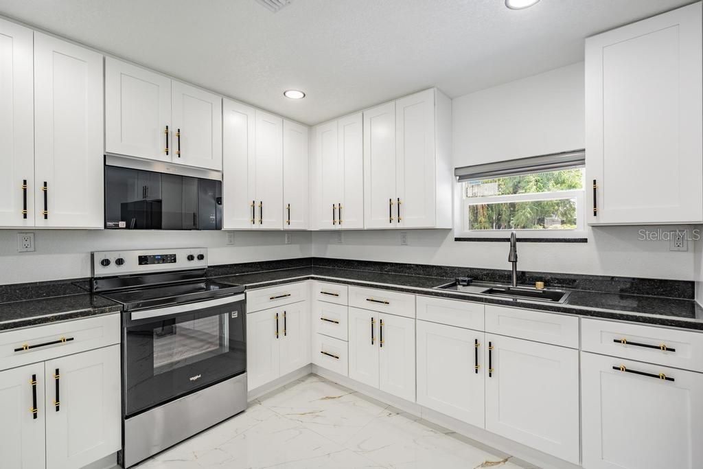 Activo con contrato: $499,000 (3 camas, 2 baños, 1666 Pies cuadrados)