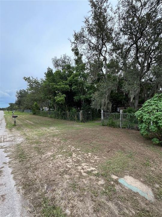 Active With Contract: $120,000 (2 beds, 1 baths, 784 Square Feet)