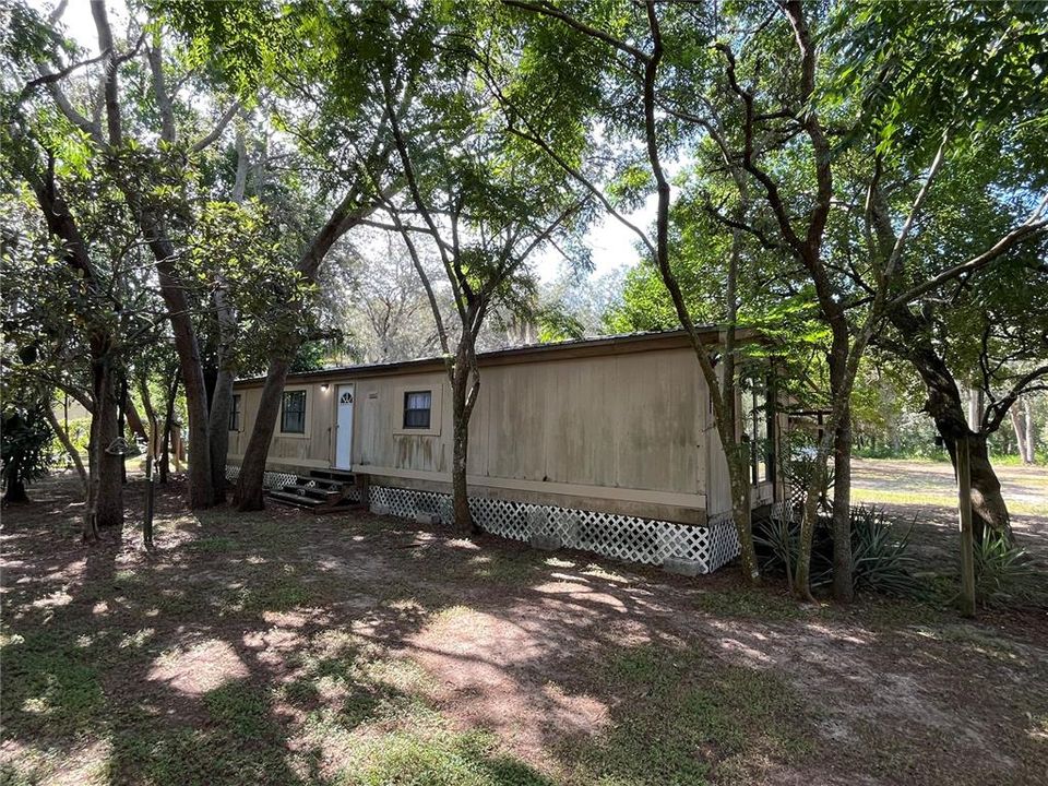 Active With Contract: $120,000 (2 beds, 1 baths, 784 Square Feet)