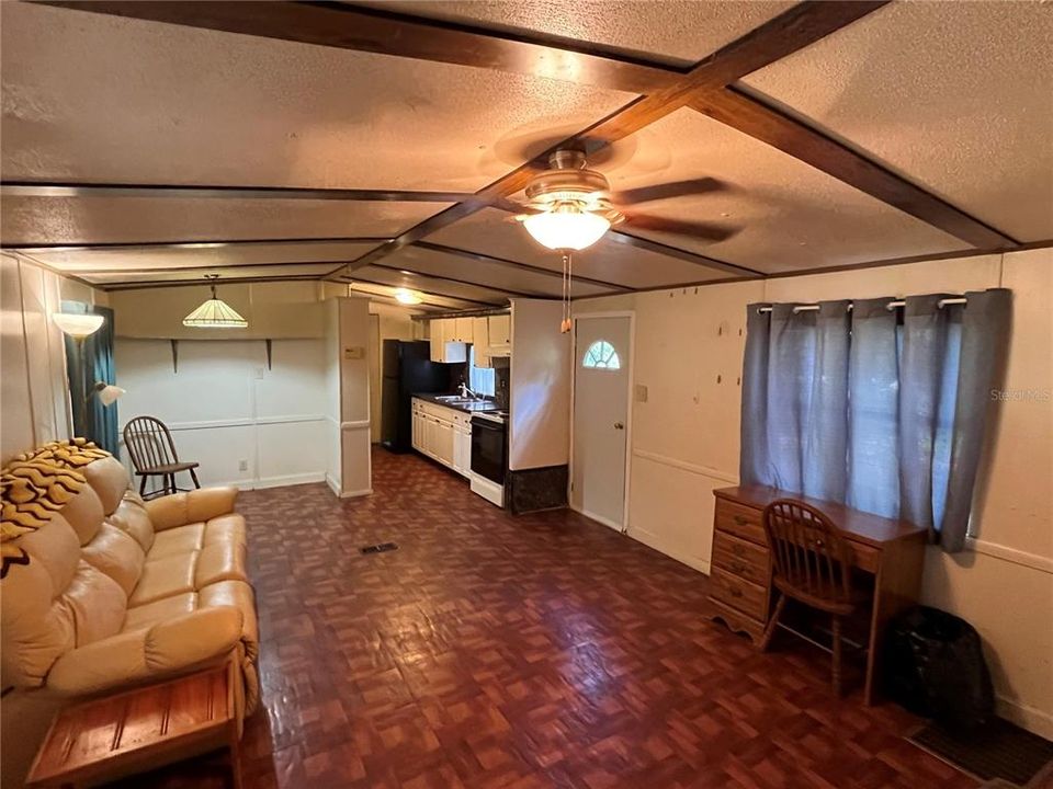 Active With Contract: $120,000 (2 beds, 1 baths, 784 Square Feet)