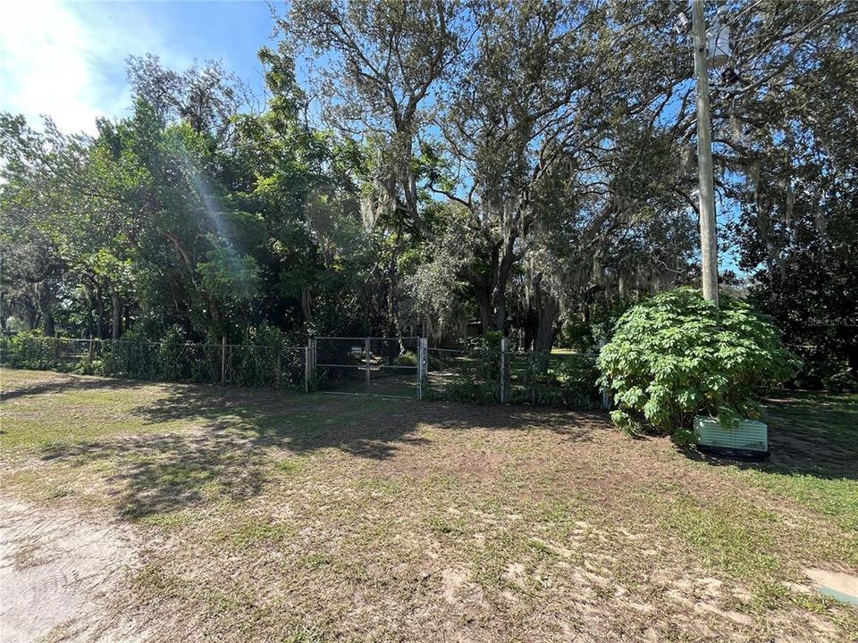 Active With Contract: $120,000 (2 beds, 1 baths, 784 Square Feet)