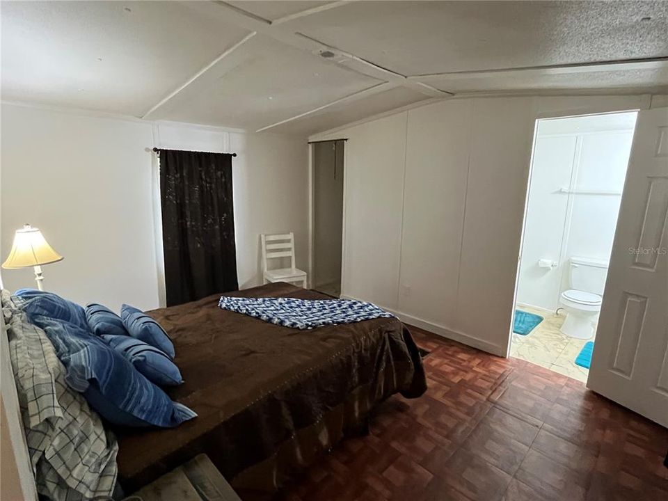 Active With Contract: $120,000 (2 beds, 1 baths, 784 Square Feet)