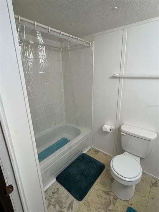 Active With Contract: $120,000 (2 beds, 1 baths, 784 Square Feet)