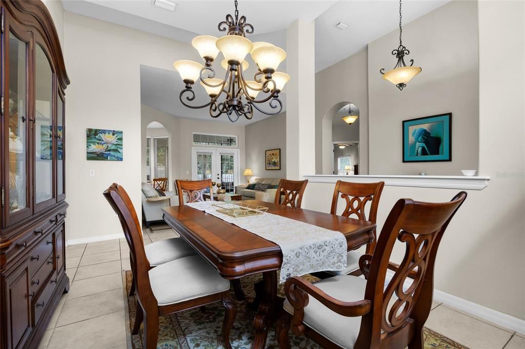 Под контрактом: $605,000 (4 спален, 4 ванн, 2981 Квадратных фут)