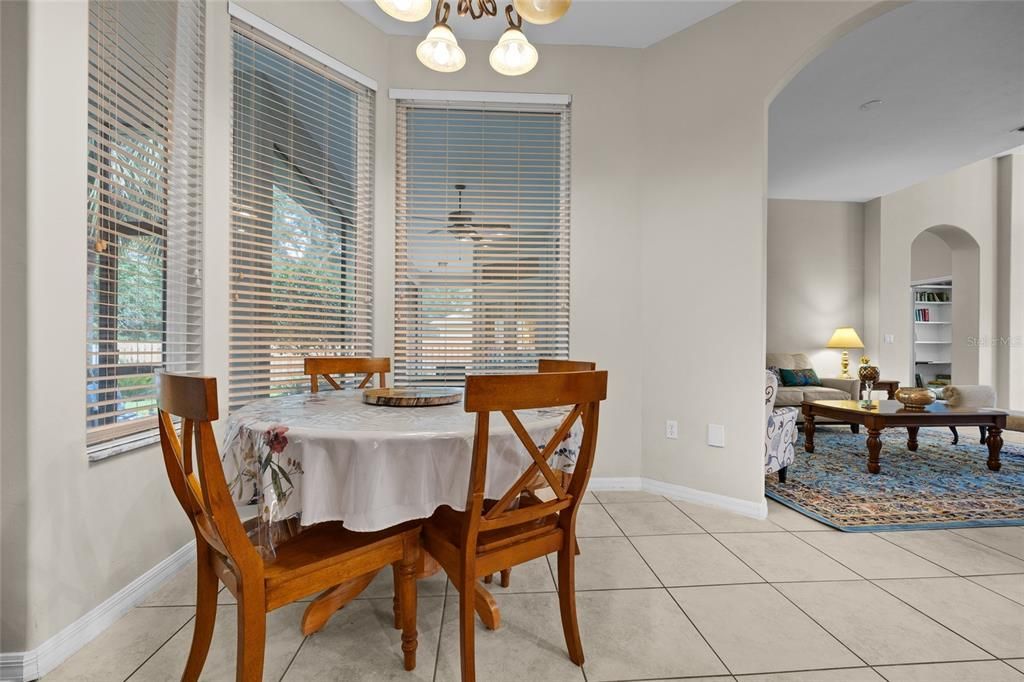 Под контрактом: $605,000 (4 спален, 4 ванн, 2981 Квадратных фут)