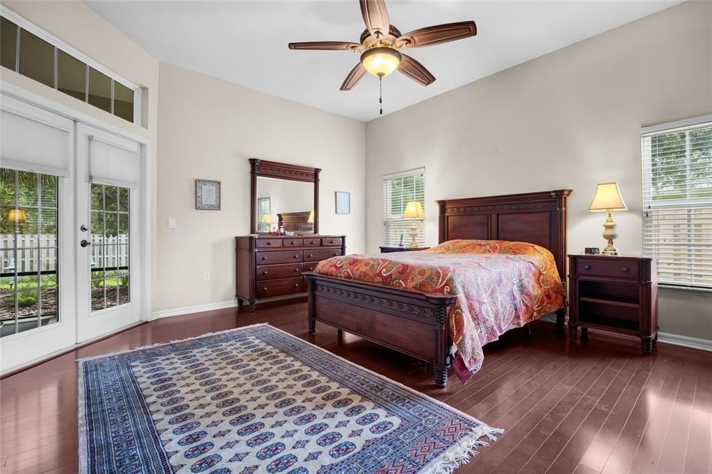 Под контрактом: $605,000 (4 спален, 4 ванн, 2981 Квадратных фут)