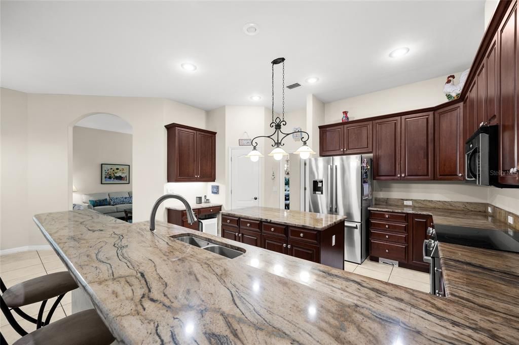 Под контрактом: $605,000 (4 спален, 4 ванн, 2981 Квадратных фут)