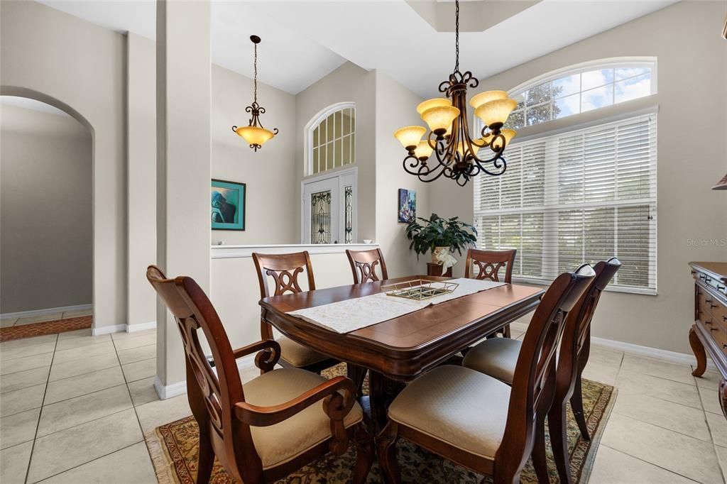 Под контрактом: $605,000 (4 спален, 4 ванн, 2981 Квадратных фут)