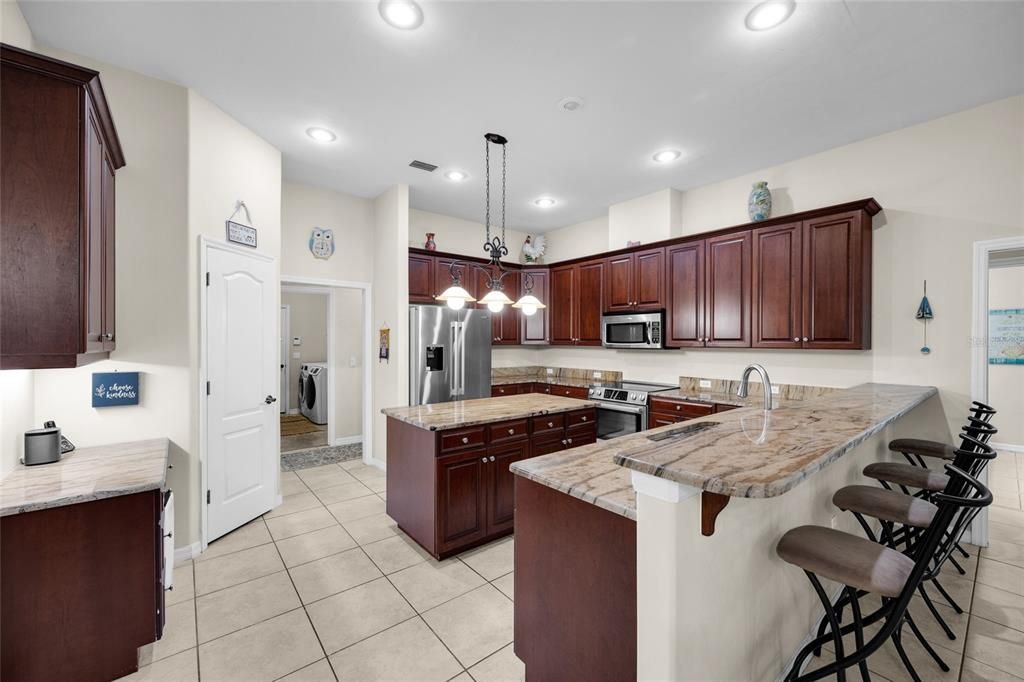 Под контрактом: $605,000 (4 спален, 4 ванн, 2981 Квадратных фут)