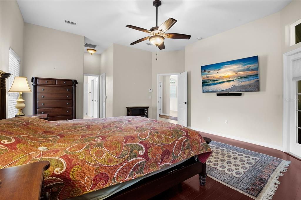 Под контрактом: $605,000 (4 спален, 4 ванн, 2981 Квадратных фут)