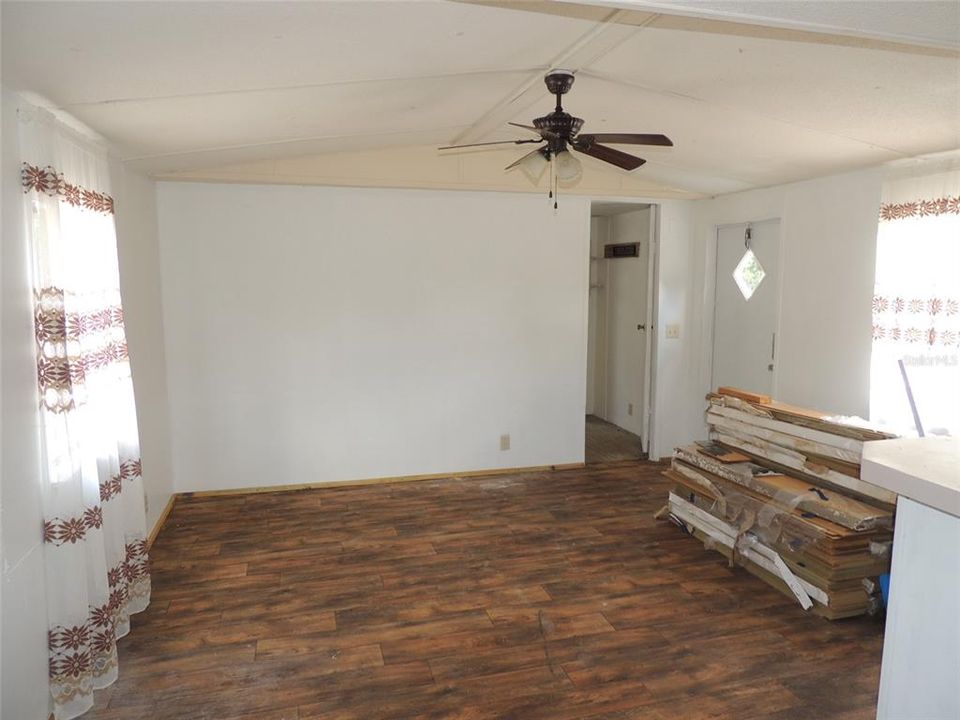 待售: $134,500 (2 贝兹, 1 浴室, 672 平方英尺)