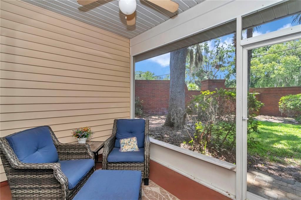 Active With Contract: $219,000 (2 beds, 2 baths, 1293 Square Feet)