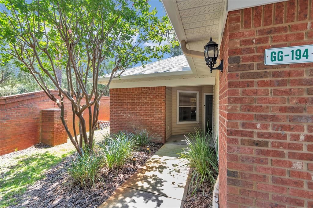 Active With Contract: $219,000 (2 beds, 2 baths, 1293 Square Feet)