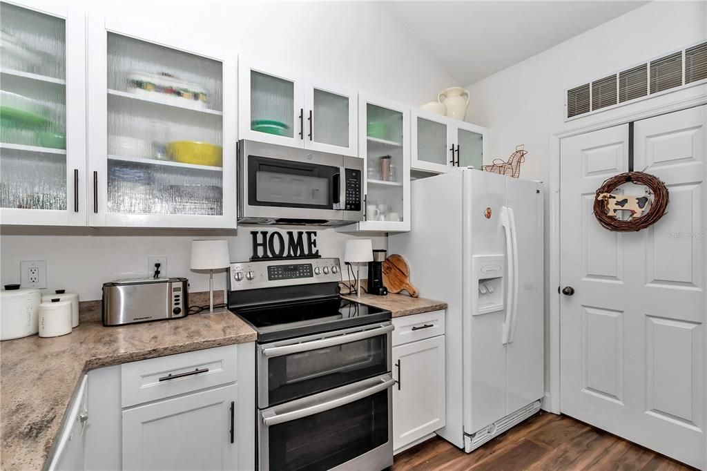 Active With Contract: $219,000 (2 beds, 2 baths, 1293 Square Feet)