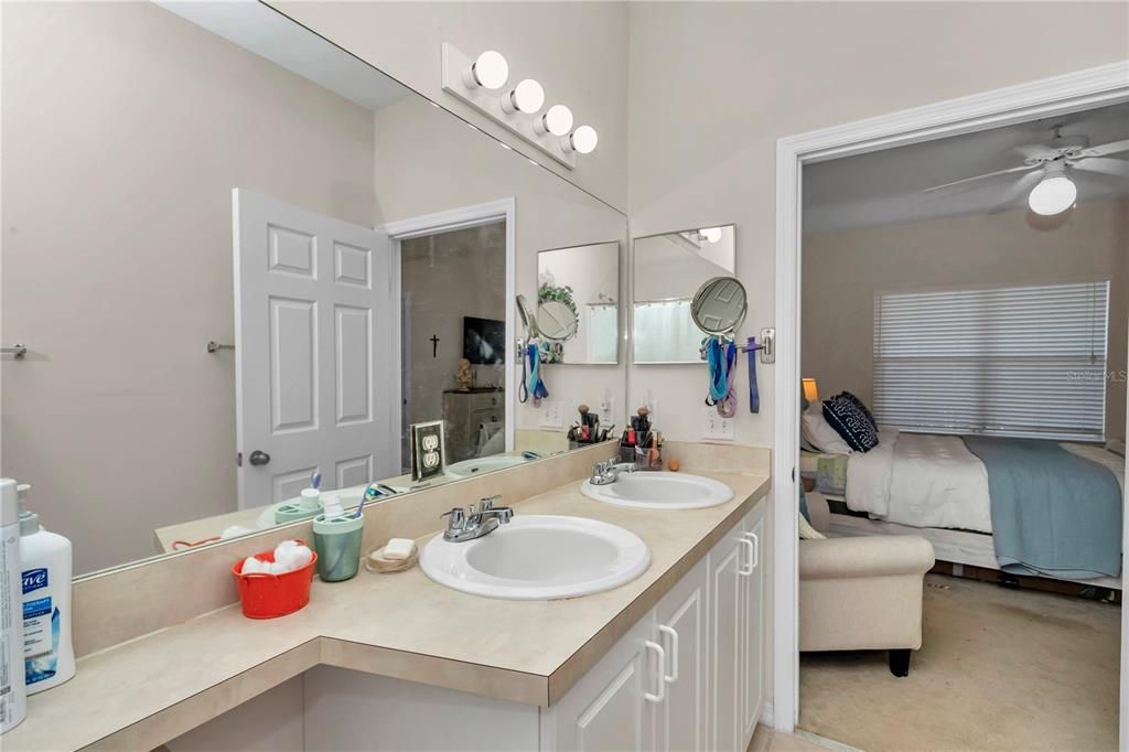 Active With Contract: $219,000 (2 beds, 2 baths, 1293 Square Feet)