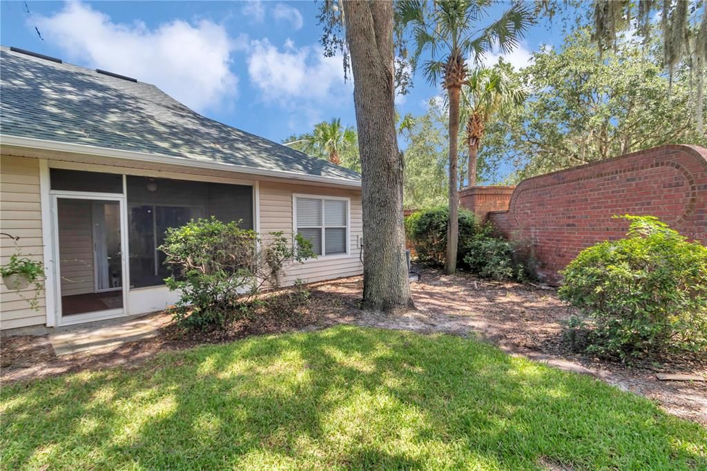 Active With Contract: $219,000 (2 beds, 2 baths, 1293 Square Feet)