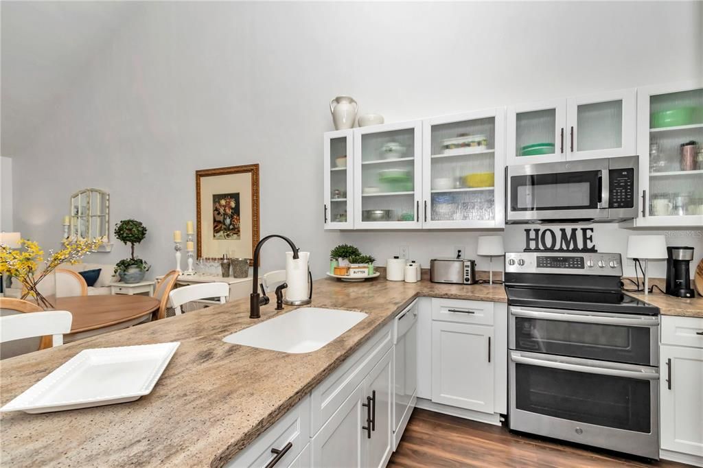 Active With Contract: $219,000 (2 beds, 2 baths, 1293 Square Feet)