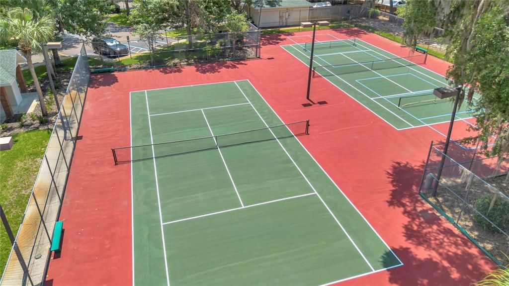 Active With Contract: $219,000 (2 beds, 2 baths, 1293 Square Feet)