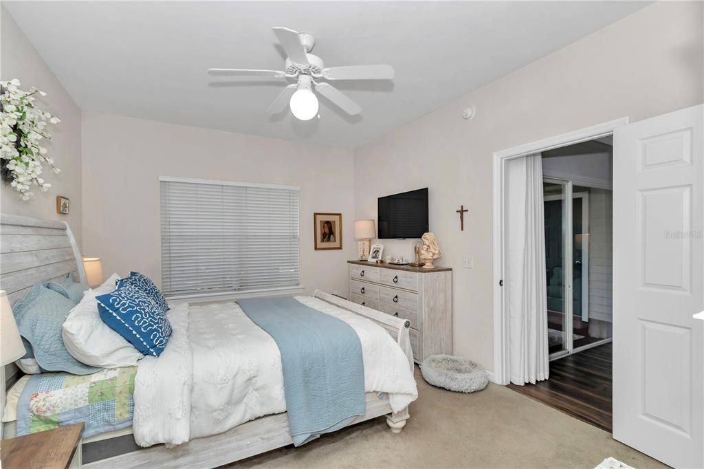 Active With Contract: $219,000 (2 beds, 2 baths, 1293 Square Feet)