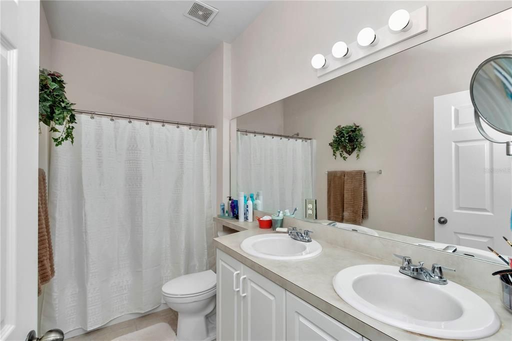 Active With Contract: $219,000 (2 beds, 2 baths, 1293 Square Feet)