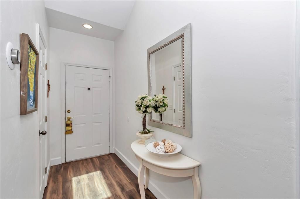 Active With Contract: $219,000 (2 beds, 2 baths, 1293 Square Feet)