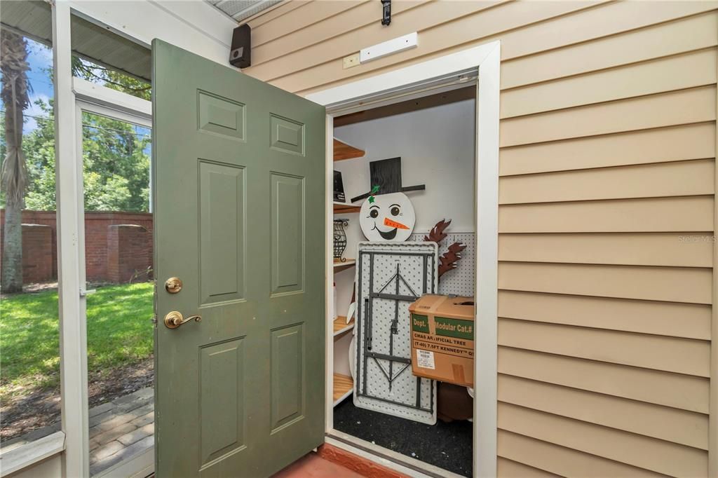 Active With Contract: $219,000 (2 beds, 2 baths, 1293 Square Feet)