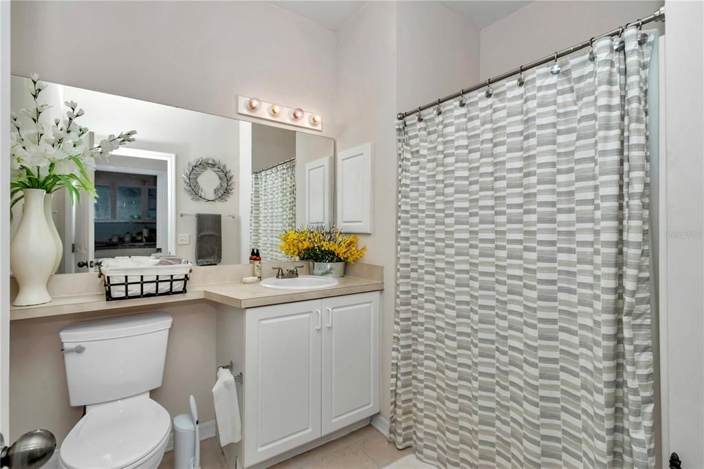 Active With Contract: $219,000 (2 beds, 2 baths, 1293 Square Feet)