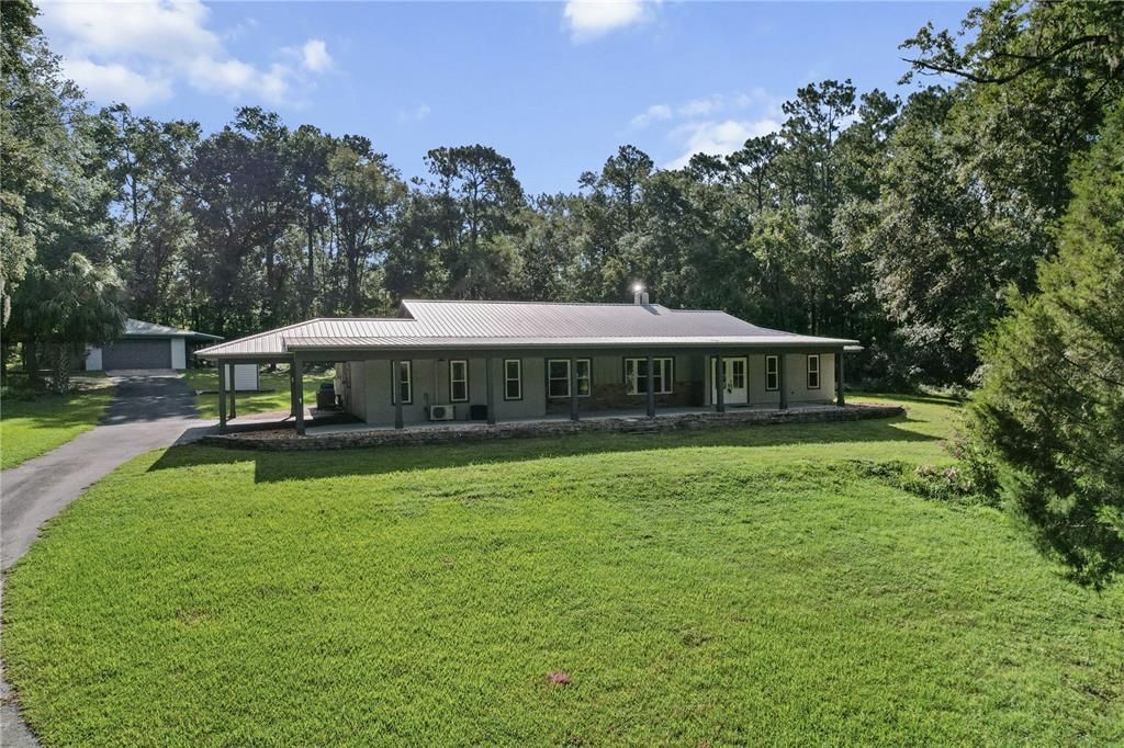 Recently Sold: $550,000 (3 beds, 2 baths, 1979 Square Feet)