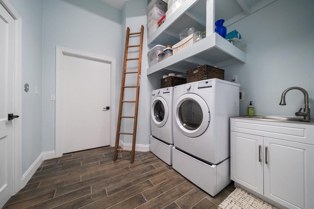 En Venta: $2,150,000 (4 camas, 3 baños, 3423 Pies cuadrados)