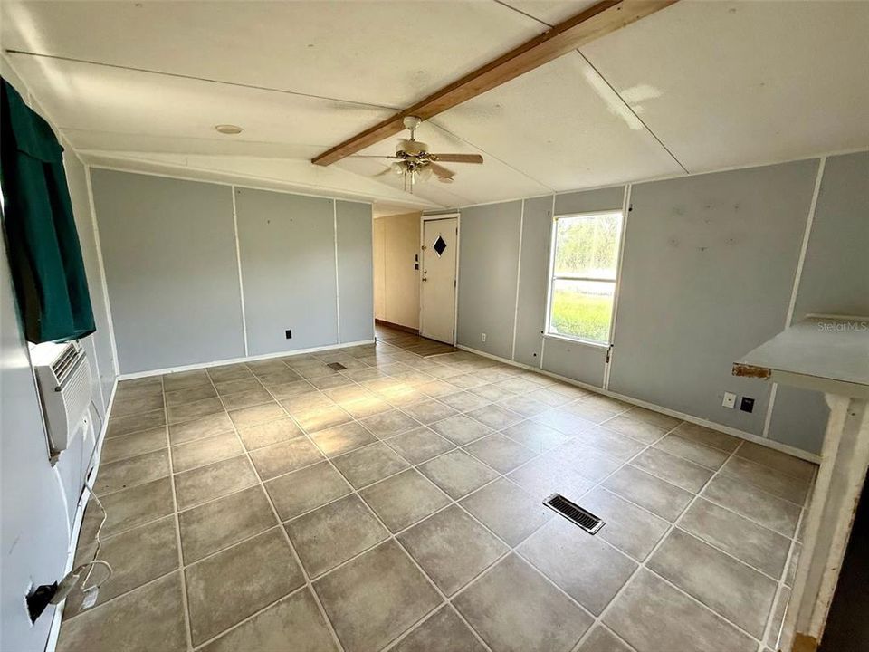 En Venta: $240,000 (4 camas, 2 baños, 924 Pies cuadrados)