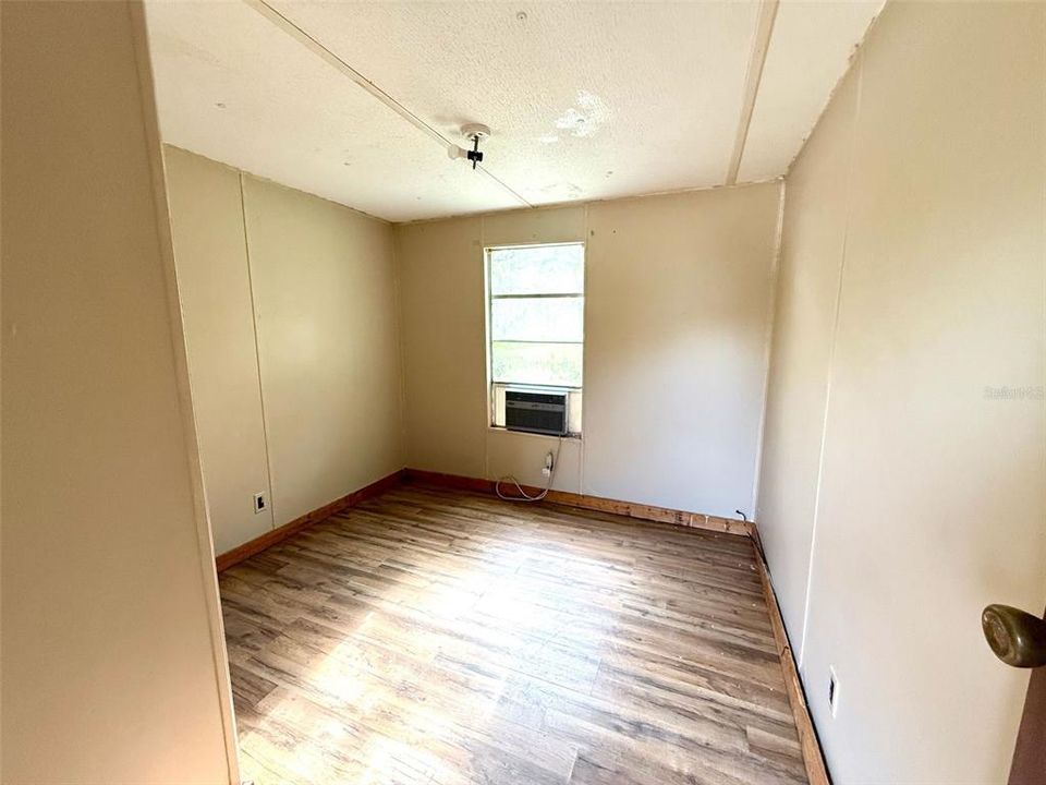 En Venta: $240,000 (4 camas, 2 baños, 924 Pies cuadrados)