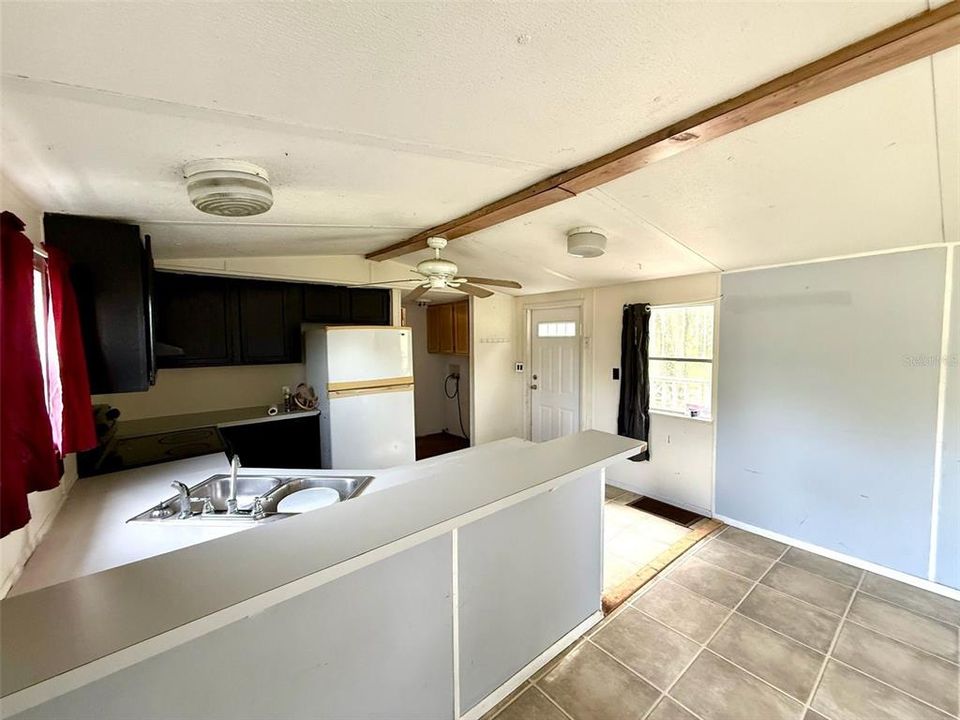 En Venta: $240,000 (4 camas, 2 baños, 924 Pies cuadrados)